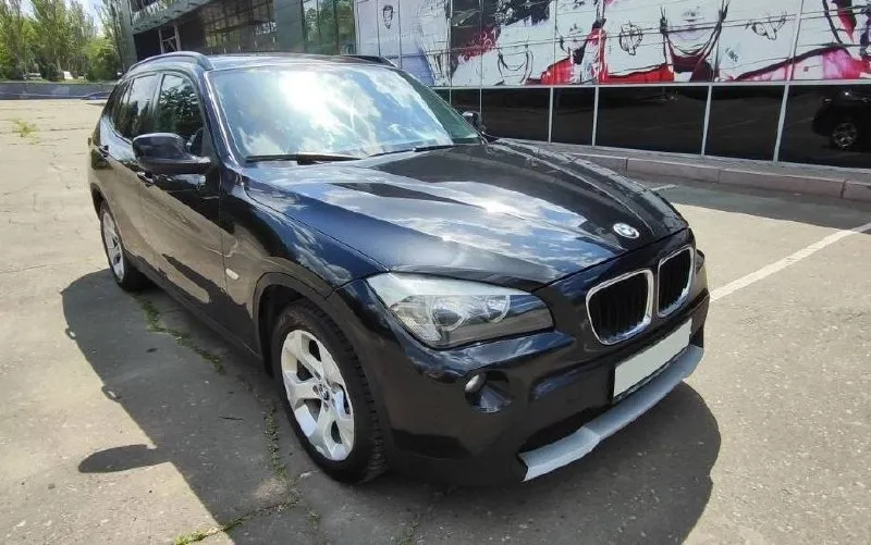 Продам bmw x1 e84 2011 г, bmw х1 е84 2.0 бензин, 6 ступ, задний привод 275 000 км пробег, учет 180 регион 2024 март - замена цепи грм 2025 февраль - переуплотнили двс 2025 май - частичный ремонт ходовой 2025 август - обслужили кузов в хорошем состоянии, мелкие ньюансы есть резина зима - лето. машинка каждый день на ходу, сел поехал. цена 900 000 р +7 949 39 88 128 📲 tg: @necaramel 📞 звоните: +7(949)3988128 - фотография - 6