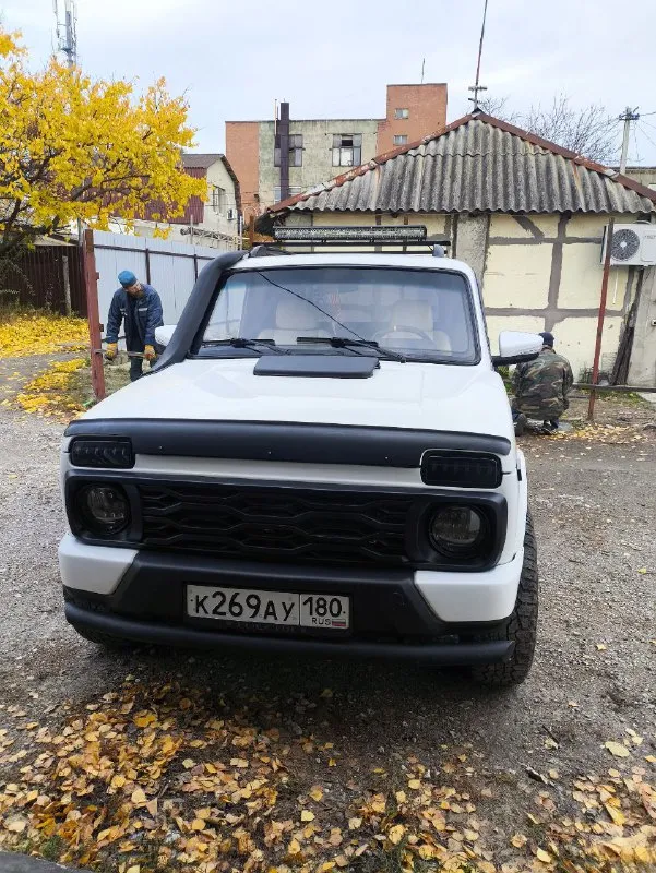 Продам нива ваз 21213 на полном ходу 1999 г выпуск переделана под урбан золовка полностью пересыпана масла во всех узлах поменяны и фильтры перед сидушки с х5 спорты электрические акустика эстрада два магнитофона двухдиновый андроид и процессорный аура. кузов и днище в идеале перед ланжерона переваренные и усиленные на 16 тапках сел и поехал переоформление обязательное цена 600000 т. р маленький торг у капота т. +79494237027 - фотография - 2