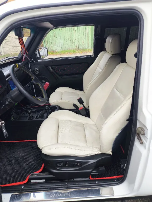 Продам нива ваз 21213 на полном ходу 1999 г выпуск переделана под урбан золовка полностью пересыпана масла во всех узлах поменяны и фильтры перед сидушки с х5 спорты электрические акустика эстрада два магнитофона двухдиновый андроид и процессорный аура. кузов и днище в идеале перед ланжерона переваренные и усиленные на 16 тапках сел и поехал переоформление обязательное цена 600000 т. р маленький торг у капота т. +79494237027 - фотография - 4