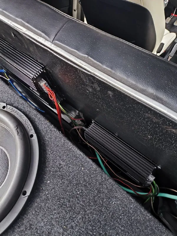 Продам нива ваз 21213 на полном ходу 1999 г выпуск переделана под урбан золовка полностью пересыпана масла во всех узлах поменяны и фильтры перед сидушки с х5 спорты электрические акустика эстрада два магнитофона двухдиновый андроид и процессорный аура. кузов и днище в идеале перед ланжерона переваренные и усиленные на 16 тапках сел и поехал переоформление обязательное цена 600000 т. р маленький торг у капота т. +79494237027 - фотография - 8