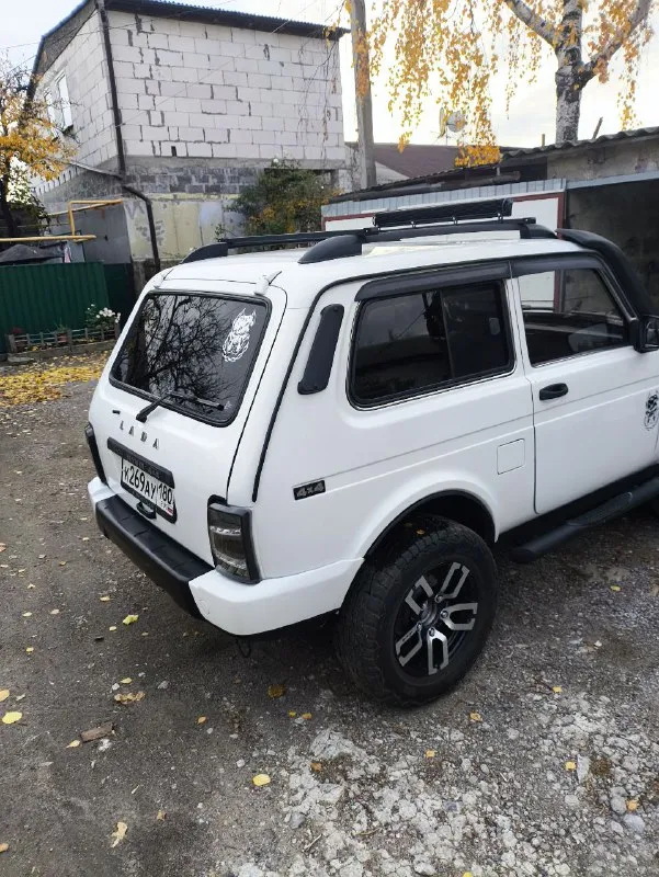 Продам нива ваз 21213 на полном ходу 1999 г выпуск переделана под урбан золовка полностью пересыпана масла во всех узлах поменяны и фильтры перед сидушки с х5 спорты электрические акустика эстрада два магнитофона двухдиновый андроид и процессорный аура. кузов и днище в идеале перед ланжерона переваренные и усиленные на 16 тапках сел и поехал переоформление обязательное цена 600000 т. р маленький торг у капота т. +79494237027 - фотография - 9