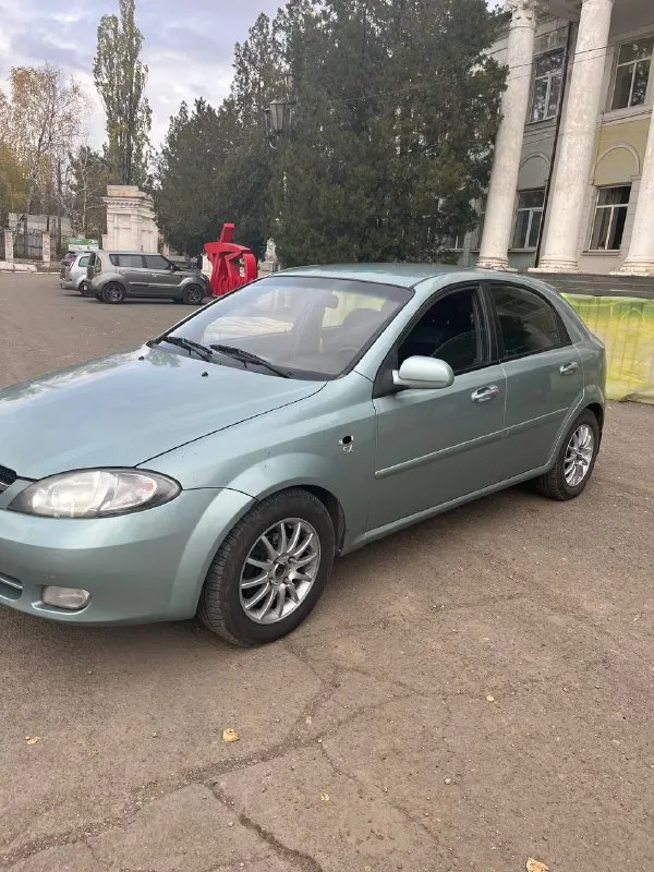 Цена 340к (торг) быстрым отдам сегодня за 300к ( край на отдачу) продажа очень срочная продаю лачети в кузове (продаю свою машину)хетчбэк. автомобиль 2005 года. в хорошем состоянии для своих лет. пробег 205500км по технике всё отлично. двигатель капиталка (делалось все для себя ) ходовая часть(полностью перебранная от а до я ) и кпп полностью исправны. масла все поменянные хорошая резина (меньше сезона проездил ) установлен руль от круза (отдал 25к ) есть всё для комфортного использования. по кузову есть небольшие коцки(они не значительные ) комплектация кондиционер. гидроусилитель руля. стеклоподъемники. подушки безопасности. салон чист. сидения не просижены. эл регулировка зеркал в комплекте отдам зимнюю резину на штампах юридически кристально чиста. осмотр г. докучаевск (возможен пригон) +79498704580 +79493119278 - фотография - 5