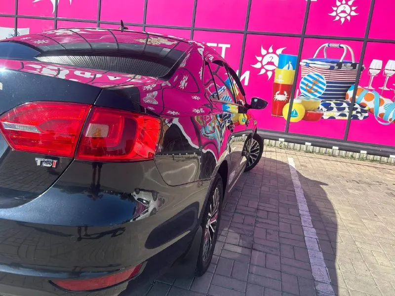 Рассрочка.   Кредит. Volkswagen jetta. 2013 год. Я собственник. Продаю со двора. Переоформление обязательно.   Машина обслужена вся. Новая турбина масло в двигателе масло в коробке.   Вид имеет шикарный. Полный фарш для этой модели.   Цена 1 млн руб. Помогу оформить в кредит.   Торга нет.   Мариуполь. +79497305832. На этом номере whatsapp telegram. Александр - фотография - 3