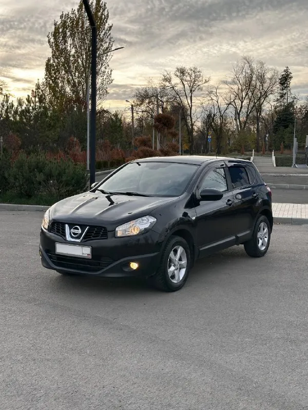 Продам: nissan qashqai 2.0 (рестайлинг!) топливо: бензин / газ год: 2011 тип кпп: механика 6-ст ✅ пробег: 209.000 км - автомобиль в отличном состоянии. 1 владелец по птс. надежный, экономичный, недорогой в обслуживании и в хорошей комплектации. гаражное хранение. 2000км назад поменяны: масло, фильтра, колодки, резина. ✅ кузов: в родном окрасе, стекла заводские. - двигатель: цепной, масло - не расходует. катализатор на месте❗️ ✅ комплектация: - климат-контроль (работает), - круиз-контроль, омыватель фар, линзованная оптика. - подогрев сидений. - мультимедиа: usb, aux, cd, bluetooth. - камера зад. вида. - 2 комплекта ключей - 2 комплекта колес - новый комплект гбо евро-4 в подарок! ✅ документы: птс - оригинал, на учете, без штрафов и ограничений на регистрацию. - продажа только с переоформлением в мрео❗ 📍осмотр в г. донецк, калининский р-н. цена: 899.999 руб (торг у авто) 📞🇷🇺звоните: +7 (949) 394-79-04 - фотография - 3