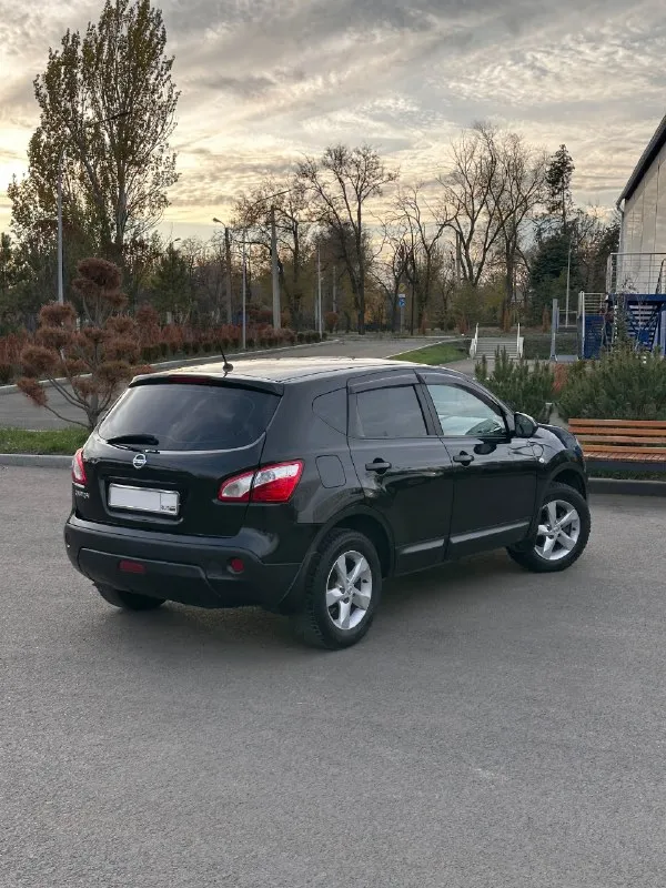 Продам: nissan qashqai 2.0 (рестайлинг!) топливо: бензин / газ год: 2011 тип кпп: механика 6-ст ✅ пробег: 209.000 км - автомобиль в отличном состоянии. 1 владелец по птс. надежный, экономичный, недорогой в обслуживании и в хорошей комплектации. гаражное хранение. 2000км назад поменяны: масло, фильтра, колодки, резина. ✅ кузов: в родном окрасе, стекла заводские. - двигатель: цепной, масло - не расходует. катализатор на месте❗️ ✅ комплектация: - климат-контроль (работает), - круиз-контроль, омыватель фар, линзованная оптика. - подогрев сидений. - мультимедиа: usb, aux, cd, bluetooth. - камера зад. вида. - 2 комплекта ключей - 2 комплекта колес - новый комплект гбо евро-4 в подарок! ✅ документы: птс - оригинал, на учете, без штрафов и ограничений на регистрацию. - продажа только с переоформлением в мрео❗ 📍осмотр в г. донецк, калининский р-н. цена: 899.999 руб (торг у авто) 📞🇷🇺звоните: +7 (949) 394-79-04 - фотография - 4