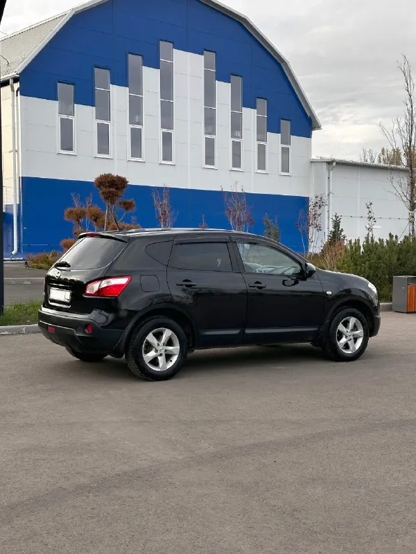 Продам: nissan qashqai 2.0 (рестайлинг!) топливо: бензин / газ год: 2011 тип кпп: механика 6-ст ✅ пробег: 209.000 км - автомобиль в отличном состоянии. 1 владелец по птс. надежный, экономичный, недорогой в обслуживании и в хорошей комплектации. гаражное хранение. 2000км назад поменяны: масло, фильтра, колодки, резина. ✅ кузов: в родном окрасе, стекла заводские. - двигатель: цепной, масло - не расходует. катализатор на месте❗️ ✅ комплектация: - климат-контроль (работает), - круиз-контроль, омыватель фар, линзованная оптика. - подогрев сидений. - мультимедиа: usb, aux, cd, bluetooth. - камера зад. вида. - 2 комплекта ключей - 2 комплекта колес - новый комплект гбо евро-4 в подарок! ✅ документы: птс - оригинал, на учете, без штрафов и ограничений на регистрацию. - продажа только с переоформлением в мрео❗ 📍осмотр в г. донецк, калининский р-н. цена: 899.999 руб (торг у авто) 📞🇷🇺звоните: +7 (949) 394-79-04 - фотография - 6