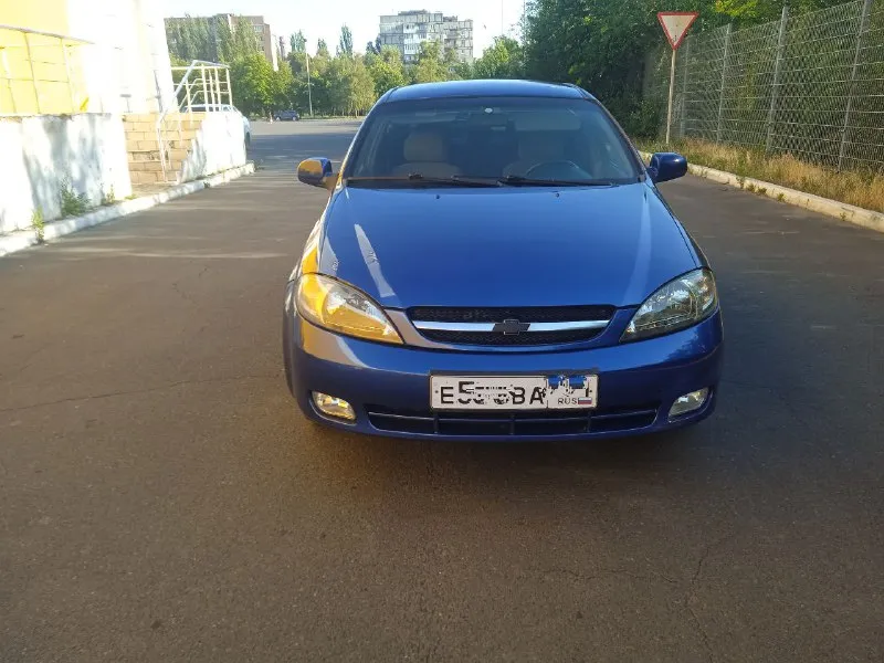 Продам chevrolet лачетти 2007года выпуска, цена 460 000₽ торг, мотор 1,6l,109л, с, пробег 215тыс, авто в хорошем состоянии, что по кузову, что технически, шины r-15, новые, комплектация: гидроусилитель руля, abs, четыре электростеклоподъёмника, шесть подушек безопасности кондиционер холодит, abc, подогрев зеркал заднего вида, музыка андроид, основной свет линза led, тонировка, сигнализация с автозапуском, обслужена вложений не требует, с документами порядок, три владельца по птс, интересующие вопросы по телефону, смотреть авто город, донецк пролетарский район по ул,301стрелковой дивизии, ориентир щетина 32б, на стоянке напротив заправки аси тел +79495963046 📞 звоните: +7(949)5963046 - фотография - 2