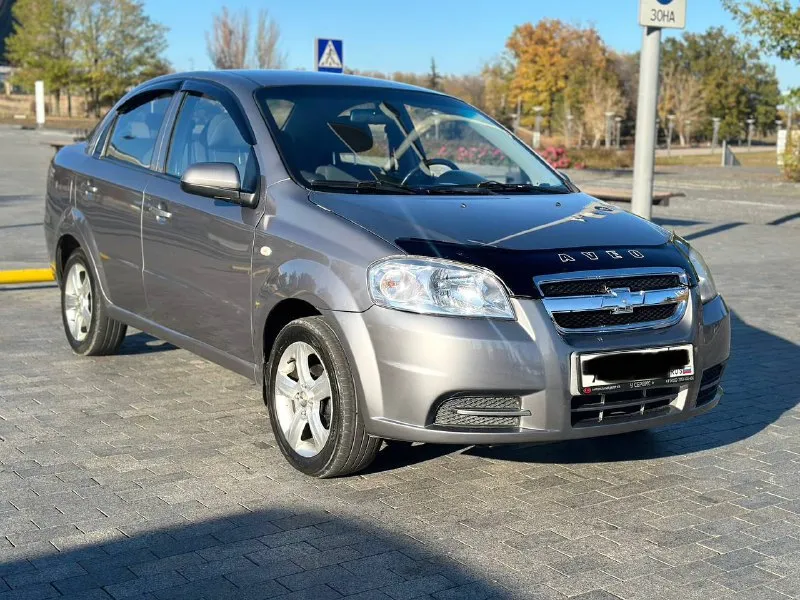 Продам chevrolet aveo, 2010 года, автомобиль с самой лучшей связкой 1,4 ecotec ( маленький расход и хорошая динамика ) + классический автомат aisin, автомат переключает плавно, мотор работает хорошо, надежный, неприхотливый и недорогой в обслуживании авто, мотор без турбин, атмосферник, автомобиль на r15 дисках, комплектация : кондиционер ( заправлен работает отлично ), печка также работает хорошо, стеклоподъемники работают, задние парктроники, магнитола с блютусом, aux. usb, автомобиль прошел полную химчистку салона, 3 - фазную полировку кузова, кузов выглядит хорошо, салон также целый, не затертый, автомобиль юридический чист, цена 530 000 город донецк, +79493303716 покупайте авто у проверенных продавцов, смотрите мой профиль телеграм (+79493303716) там все отзывы моих клиентов, всем добра 🤝✅ 📲 tg: ivan galchenko 📞 звоните: +7(949)3303716 - фотография - 2