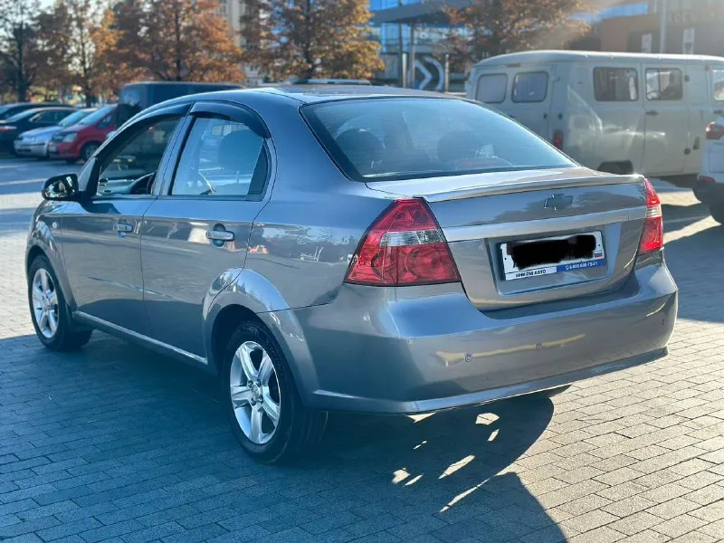 Продам chevrolet aveo, 2010 года, автомобиль с самой лучшей связкой 1,4 ecotec ( маленький расход и хорошая динамика ) + классический автомат aisin, автомат переключает плавно, мотор работает хорошо, надежный, неприхотливый и недорогой в обслуживании авто, мотор без турбин, атмосферник, автомобиль на r15 дисках, комплектация : кондиционер ( заправлен работает отлично ), печка также работает хорошо, стеклоподъемники работают, задние парктроники, магнитола с блютусом, aux. usb, автомобиль прошел полную химчистку салона, 3 - фазную полировку кузова, кузов выглядит хорошо, салон также целый, не затертый, автомобиль юридический чист, цена 530 000 город донецк, +79493303716 покупайте авто у проверенных продавцов, смотрите мой профиль телеграм (+79493303716) там все отзывы моих клиентов, всем добра 🤝✅ 📲 tg: ivan galchenko 📞 звоните: +7(949)3303716 - фотография - 5