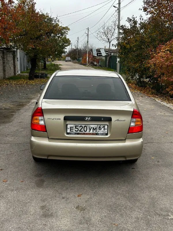 В продаже hyundai accent: - цена 465.000 рублей торг; - 2006 года выпуска; - родной пробег 212000 километров; - 1 хозяин (19 лет во владении); - весь в родном окрасе; - 5-ступенчатая мкпп; - 1.5 16 клапанный двигатель g4ec; комплектация мт1: — гур; — кондиционер; — обогрев заднего стекла; по машине есть не значительные моменты по лкп, это вздутия и рыжики на задних арках, без дыр! не большие царапины по бамперам, не критично, трещинка на лобовом стекле. стекла в круг родные кроме лобового, авто без, дтп родной окрас, по двигателю и коробке никаких нареканий нет, не дымит, не троит, не стучит, полностью обслужен и готов к эксплуатации. кондиционер заправлен, холодит, все функции авто рабочие. ходовая и днище в отличнейшем состоянии, по технике в идеальном состоянии. 🙎🏻‍♂️ @daparts180 📞 +79497427681 данил 📞 звоните: +7(949)7427681 - фотография - 5