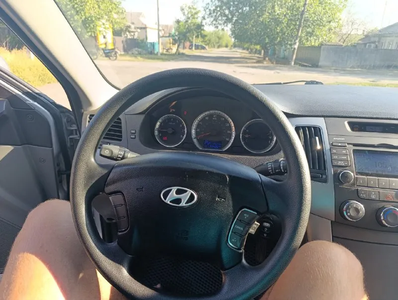 Продам hyundai сонату нф 2009года рестайл, двигатель 2.4 бензин/газа, коробка автомат 5 ст, один хозяин, цена 770000₽ торг, город иловайск, перекупам не звонить, номер+79495111479 📞 звоните: +7(949)5111479 - фотография - 4