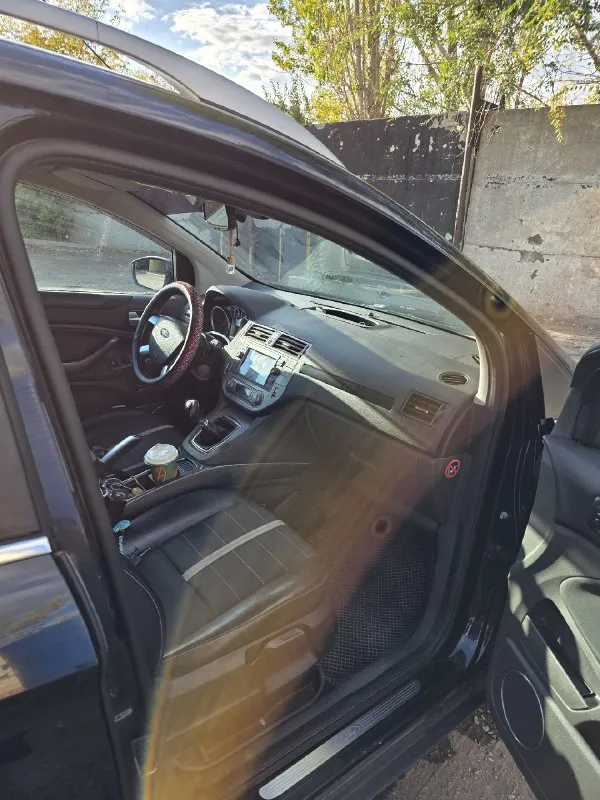 Марка/модель ford kuga цена 1 000 000р город стаханов год выпуска 2008г пробег 243 000 объём двигателя 2.0 топливо дизель кпп механика отличная для своих лет. возможен торг. обмен с вашей доплатой или ключ на ключ номер тел: +79591682148 telegram @gatta110 вопросы писать 👤 📞 звоните: +7(959)1682148 - фотография - 5