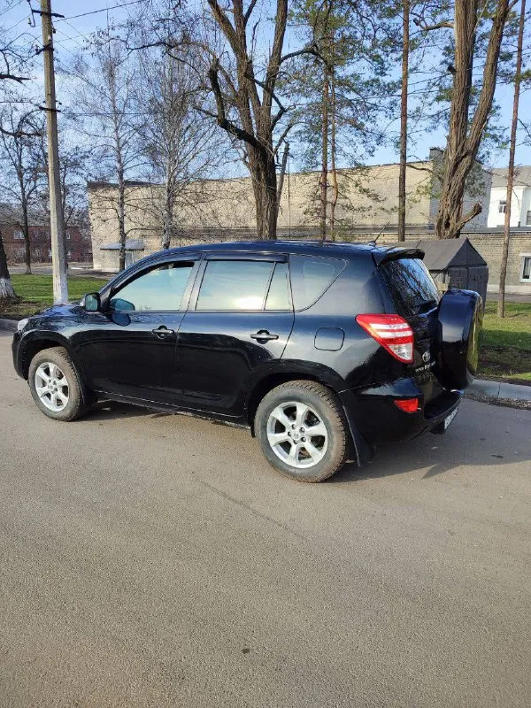 Продам toyota rav 4 2011 года выпуска. пробег 218000 машина в хорошем техническом состоянии. максимальная комплектация. машина вложений не требует. машина находится пгт володарское по всем вопросам звонить по номеру +79495537708 цена 1300000 📲 tg: @fedorovich070 📞 звоните: +7(949)5537708 - фотография - 4