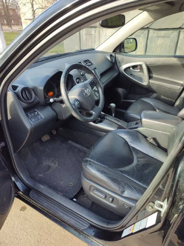 Продам toyota rav 4 2011 года выпуска. пробег 218000 машина в хорошем техническом состоянии. максимальная комплектация. машина вложений не требует. машина находится пгт володарское по всем вопросам звонить по номеру +79495537708 цена 1300000 📲 tg: @fedorovich070 📞 звоните: +7(949)5537708 - фотография - 6