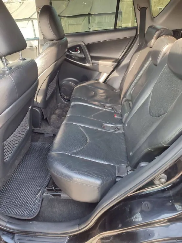 Продам toyota rav 4 2011 года выпуска. пробег 218000 машина в хорошем техническом состоянии. максимальная комплектация. машина вложений не требует. машина находится пгт володарское по всем вопросам звонить по номеру +79495537708 цена 1300000 📲 tg: @fedorovich070 📞 звоните: +7(949)5537708 - фотография - 8