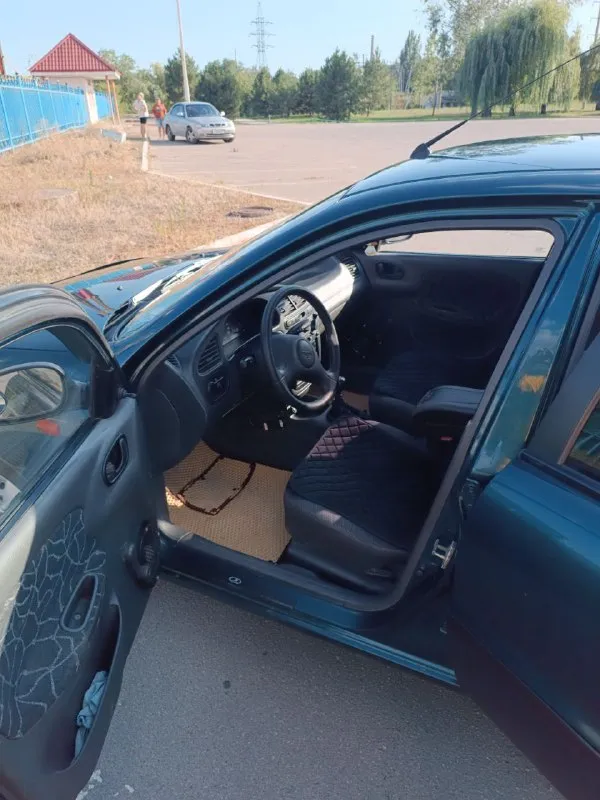 Daewoo sens 1.4 💰цена: 280 000р (торг) 🏢город: мариуполь 📅год выпуска: 2002 🧾пробег: 194 000км ⚙️двигатель: 1.4 ⛽топливо: бензин/газ ⚙️кпп: механика 📄:собственник моя мать 📞 телефон: +79497056939 дмитрий 💾 описание: 🔹 кузов в отличном состоянии( поляк ) 🔹 вся в родном окрасе ( есть местами ньансы ) машина толком не эксплуатировалась с 2020 года 🔹 наша семья второй владелец(отца не стало в 2020 году) 🔹 двигатель, коробка, ходовая в порядке 🔹 по остальным вопросам расскажу при встречи или по телефону больше фото могу выслать 📞 звоните: +7(949)7056939 - фотография - 7