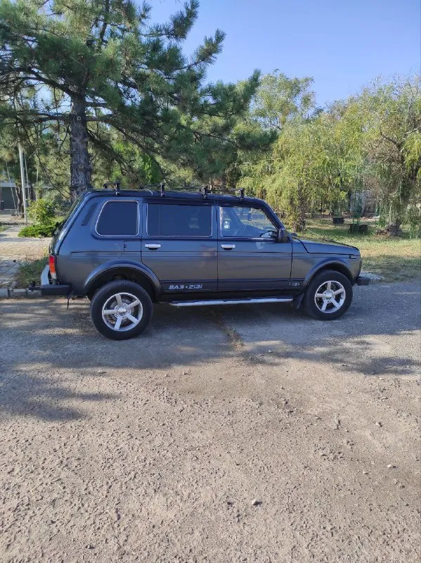 Лето подходит к завершению и уже сейчас нужно задуматься какое относительно свежее и не дорогое авто с повышенной проходимостью станет верным и надёжным помощником в передвижении в зиму: предлагаю вашему вниманию нива-легенд 2131 2013 года в отличном состоянии, я хозяин, денег вложил в доп установки нормально, кто приобретёт-оценит! цена 650т. р. за детальной информации в личку т. к.связь г или по +79490429414 📲 tg: юрий рюрикивич 📞 звоните: +7(949)0429414 - фотография - 2