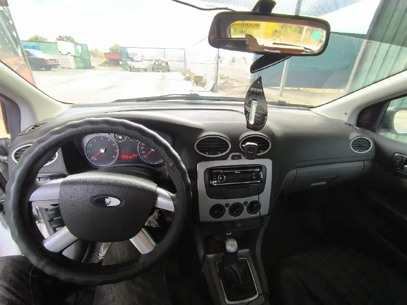 Срочно продам ford фокус 2 хечбек,2007г. по техпаспорту. 1.6. по кузову есть нюансы, нечего критичного. новая зимняя резине. стоит хорошая музыка. номер+79493642515(тг). цена 300к с музыкой, без музыки 250к 📞 звоните: +7(949)3642515 - фотография - 8