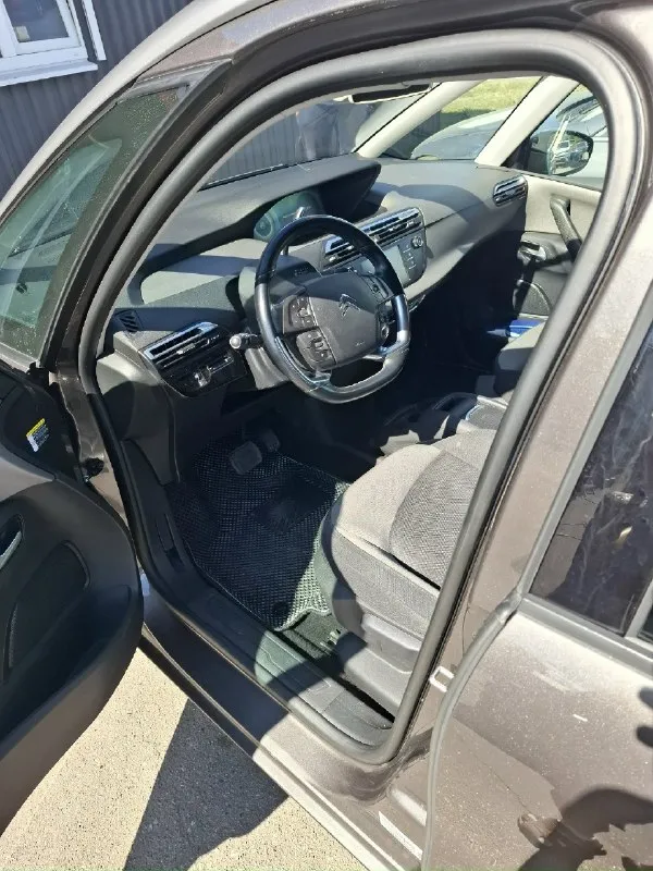 Продам многофункциональный, комфортный автомобиль марки citroen с4 picasso, 2016 года выпуска, бензин, 1.6 ат, пробег 114 т. км 7 полноценных мест, вместительный багажник. состояние отличное, есть комплект зимней резины! стоимость 1 450000 т. р хороший торг!!! звонить по телефону +7949 385 43 06 📞 звоните: +7(949)3854306 - фотография - 2