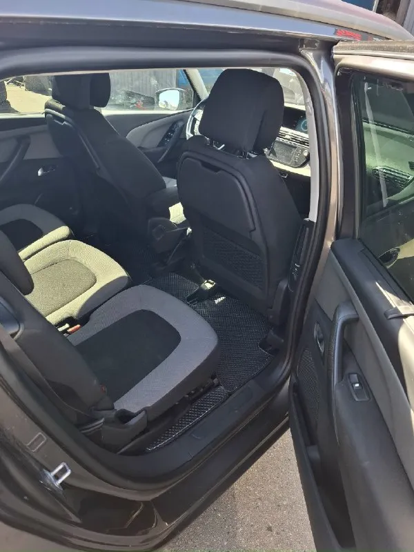 Продам многофункциональный, комфортный автомобиль марки citroen с4 picasso, 2016 года выпуска, бензин, 1.6 ат, пробег 114 т. км 7 полноценных мест, вместительный багажник. состояние отличное, есть комплект зимней резины! стоимость 1 450000 т. р хороший торг!!! звонить по телефону +7949 385 43 06 📞 звоните: +7(949)3854306 - фотография - 5