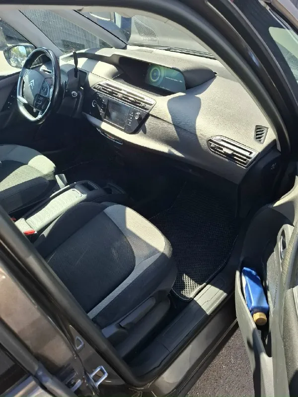 Продам многофункциональный, комфортный автомобиль марки citroen с4 picasso, 2016 года выпуска, бензин, 1.6 ат, пробег 114 т. км 7 полноценных мест, вместительный багажник. состояние отличное, есть комплект зимней резины! стоимость 1 450000 т. р хороший торг!!! звонить по телефону +7949 385 43 06 📞 звоните: +7(949)3854306 - фотография - 6