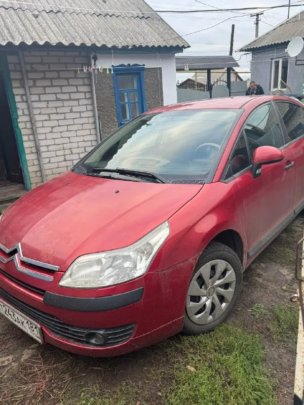Продаю свой личный автомобиль citroen с4 2007год, мотор 1,6.16 клапанный кузов в родной краске, ни одна деталь не крашеная, кузов ацынкованый, автомобиль без вложений есть жизниненные моменты, немного полез лак, цена -430 +79592234395 📞 звоните: +7(959)2234395 - фотография - 2
