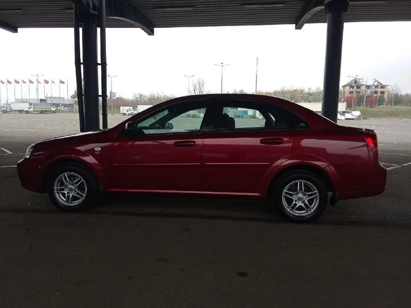 Цена 615 000 + торг продам chevrolet lacetti шывроле лачети корейской сборки авто в идеальном состоянии!! ✓1 хозяин куплен в авто салоне донецка ✓ 2007 год мотор1.6 16 клапанов пробег родной 141 000т км!!! бес единого дтп !! нет нигде коррозии ржавчин царапин и мятин !!! пороги дно стаканы как в новом авто салон идеален ! за авто следили и менялось всё вовремя!! три тыщи км назат заменили масло ремень ролики и свечи по ходовой части всё что нужно было тоже поменял ! авто в ходу как новенькая не стучит ни скрипит мотор работает идеально ! комплектацыя кондиционер заправлен холодит отлично ! гидро усилитель стекло подъемники абс подушки безопасности подогрев зеркал магнитола с экраном камера заднего вида два комплекта колёс лето почти новая и зема на шипах с дисками 2 ключа и серверные книжки осмотр донец номер телефона +79495126369 тут и телеграм 📞 звоните: +7(949)5126369 - фотография - 2