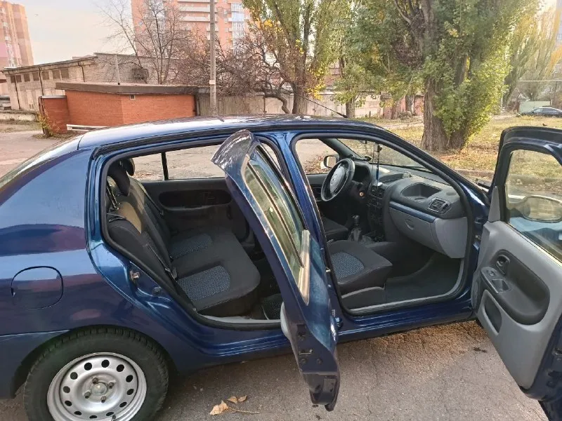 Продам свой автомобиль. renault symbol 2007 года. реальный пробег 215 тыс. км. двигатель 1.4, 8-ми клапанный, механика, бензин. самый надежный, простой и ремонтопригодный вариант. едет вполне бодро и комфортно, даже по трассе. машина в отличном состоянии (как внешне, так и технически, и также салон). нет ржавчины и рыжиков. комплектация: кондиционер, печка, передние электростеклоподъемники, электрорегулировка зеркал, подогрев зеркал и заднего стекла, гидроусилитель, магнитола, регулировка положения руля, центральный замок, иммобилайзер. недавно заменены: передние амортизаторы, втулки стабилизаторов, глушитель, задние тормозные барабаны, втулочные подшипники, аккумулятор. жидкости менялись вовремя. ремень, ролики, и тд – 10 тыс. км. назад. почти новая летняя и зимняя резина на дисках. на российском учете в донецке, я один хозяин. смотреть можно в ворошиловском р-не донецка. все подробности обсудим по телефону. стоимость – 360 тыс. р. торг возможен. +79496392656 - фотография - 5