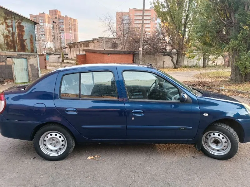 Продам свой автомобиль. renault symbol 2007 года. реальный пробег 215 тыс. км. двигатель 1.4, 8-ми клапанный, механика, бензин. самый надежный, простой и ремонтопригодный вариант. едет вполне бодро и комфортно, даже по трассе. машина в отличном состоянии (как внешне, так и технически, и также салон). нет ржавчины и рыжиков. комплектация: кондиционер, печка, передние электростеклоподъемники, электрорегулировка зеркал, подогрев зеркал и заднего стекла, гидроусилитель, магнитола, регулировка положения руля, центральный замок, иммобилайзер. недавно заменены: передние амортизаторы, втулки стабилизаторов, глушитель, задние тормозные барабаны, втулочные подшипники, аккумулятор. жидкости менялись вовремя. ремень, ролики, и тд – 10 тыс. км. назад. почти новая летняя и зимняя резина на дисках. на российском учете в донецке, я один хозяин. смотреть можно в ворошиловском р-не донецка. все подробности обсудим по телефону. стоимость – 360 тыс. р. торг возможен. +79496392656 - фотография - 6