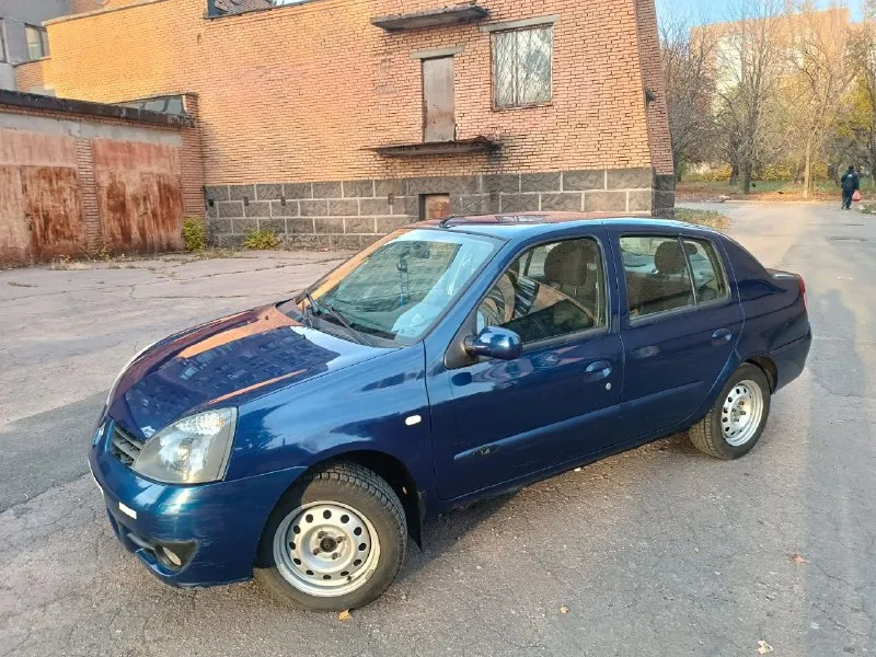 Продам свой автомобиль. renault symbol 2007 года. реальный пробег 215 тыс. км. двигатель 1.4, 8-ми клапанный, механика, бензин. самый надежный, простой и ремонтопригодный вариант. едет вполне бодро и комфортно, даже по трассе. машина в отличном состоянии (как внешне, так и технически, и также салон). нет ржавчины и рыжиков. комплектация: кондиционер, печка, передние электростеклоподъемники, электрорегулировка зеркал, подогрев зеркал и заднего стекла, гидроусилитель, магнитола, регулировка положения руля, центральный замок, иммобилайзер. недавно заменены: передние амортизаторы, втулки стабилизаторов, глушитель, задние тормозные барабаны, втулочные подшипники, аккумулятор. жидкости менялись вовремя. ремень, ролики, и тд – 10 тыс. км. назад. почти новая летняя и зимняя резина на дисках. на российском учете в донецке, я один хозяин. смотреть можно в ворошиловском р-не донецка. все подробности обсудим по телефону. стоимость – 360 тыс. р. торг возможен. +79496392656 - фотография - 8