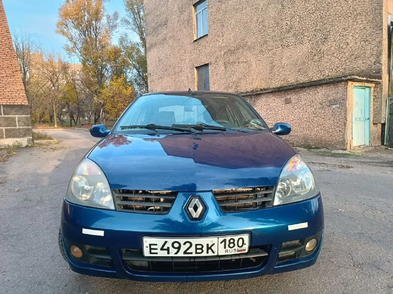 Продам свой автомобиль. renault symbol 2007 года. реальный пробег 215 тыс. км. двигатель 1.4, 8-ми клапанный, механика, бензин. самый надежный, простой и ремонтопригодный вариант. едет вполне бодро и комфортно, даже по трассе. машина в отличном состоянии (как внешне, так и технически, и также салон). нет ржавчины и рыжиков. комплектация: кондиционер, печка, передние электростеклоподъемники, электрорегулировка зеркал, подогрев зеркал и заднего стекла, гидроусилитель, магнитола, регулировка положения руля, центральный замок, иммобилайзер. недавно заменены: передние амортизаторы, втулки стабилизаторов, глушитель, задние тормозные барабаны, втулочные подшипники, аккумулятор. жидкости менялись вовремя. ремень, ролики, и тд – 10 тыс. км. назад. почти новая летняя и зимняя резина на дисках. на российском учете в донецке, я один хозяин. смотреть можно в ворошиловском р-не донецка. все подробности обсудим по телефону. стоимость – 360 тыс. р. торг возможен. +79496392656 - фотография - 9