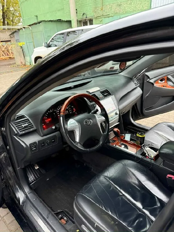 Toyota камри ( toyota camry ) обьем 3.5 2007 года пробег 278 тысячи автомобиль в отличном состояние лакокрасочное покрытие есть не большие моменты ходовая часть в отличном состояние мотор масло не есть, автомат не пинает, работает отлично цена 1.100.000 торг у капота звоните по телефону +79497066737 📞 звоните: +7(949)7066737 - фотография - 8
