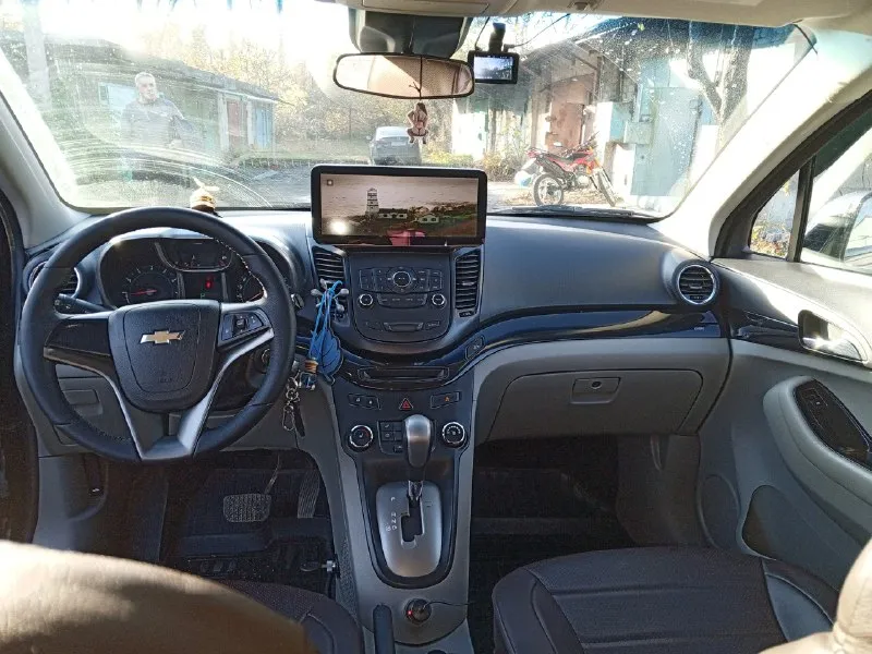 Продам chevrolet орландо родной пробег :156000тыс. км. 2012г выпуска без дтп весь кузов в родном окрасе, на лакокрасочном покрытии присутствует следы эксплуатации ввиде царапин и небольших сколов. технически в хорошем состоянии ( была произведена замена комплекта грм, замена передних и задних тормозных колодок, также была замена масла и фильтра в акпп) салон чистый, ухоженный, не затерт, под чехлами(7 мест) мотор 1.8 бензин акпп, работает исправно. комплектация: - кондиционер (холодит хорошо),4 стеклоподъемника, регулировка зеркал, подогрев передних сидений, андроид магнитола с камерой заднего вида, новая летняя резина, + комплект зимней резины. автомобиль территориально находится в макеевке цена 1350000т. руб. + торг при осмотре, +79493037863 📞 звоните: +7(949)3037863 - фотография - 5