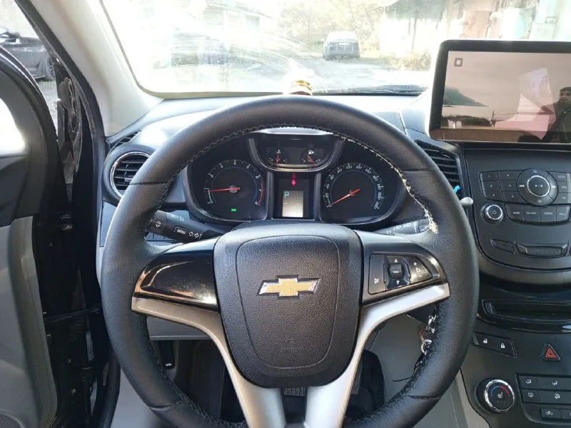 Продам chevrolet орландо родной пробег :156000тыс. км. 2012г выпуска без дтп весь кузов в родном окрасе, на лакокрасочном покрытии присутствует следы эксплуатации ввиде царапин и небольших сколов. технически в хорошем состоянии ( была произведена замена комплекта грм, замена передних и задних тормозных колодок, также была замена масла и фильтра в акпп) салон чистый, ухоженный, не затерт, под чехлами(7 мест) мотор 1.8 бензин акпп, работает исправно. комплектация: - кондиционер (холодит хорошо),4 стеклоподъемника, регулировка зеркал, подогрев передних сидений, андроид магнитола с камерой заднего вида, новая летняя резина, + комплект зимней резины. автомобиль территориально находится в макеевке цена 1350000т. руб. + торг при осмотре, +79493037863 📞 звоните: +7(949)3037863 - фотография - 6