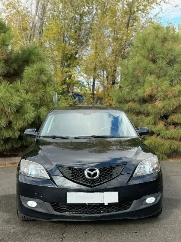 Mazda 3 (рестайлинг) год выпуска 2008 мотор 1.6 самый надежный в линейке, бензин мотор работает ровно не троит не дымит масло от замены до замены. автоматическая коробка передач работает идеально, не пинает не буксует. пробег 187тысяч, подтверждений автотекой. кузов в хорошем состоянии из крашеных деталей задние арки, пороги и крышка багажника, дно в отличном состоянии, пороги покрыты антигравием, из недавних проделанных работ поменяно масло, антифриз, стойки стабилизаторов, новые рулевые тяги, новый акб, установлений хороший свет ксенон, новая резина куплена 3 месяца назад, кузов после полировки. по комплектации климат контроль подогрев сидений датчики света и дождя. четыре стеклоподъёмника с доводчиками. сигнализация центральный замок, автозапуск. автомобиль очень хороший и никогда не подводил, причина продажи покупка другого автомобиля автомобиль можно посмотреть в г. донецке, переоформление без проблем, могу присутствовать в мрео цена 620.000 тысяч торг +79494976240 - фотография - 2