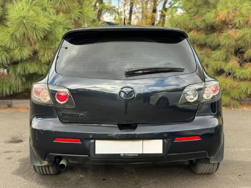 Mazda 3 (рестайлинг) год выпуска 2008 мотор 1.6 самый надежный в линейке, бензин мотор работает ровно не троит не дымит масло от замены до замены. автоматическая коробка передач работает идеально, не пинает не буксует. пробег 187тысяч, подтверждений автотекой. кузов в хорошем состоянии из крашеных деталей задние арки, пороги и крышка багажника, дно в отличном состоянии, пороги покрыты антигравием, из недавних проделанных работ поменяно масло, антифриз, стойки стабилизаторов, новые рулевые тяги, новый акб, установлений хороший свет ксенон, новая резина куплена 3 месяца назад, кузов после полировки. по комплектации климат контроль подогрев сидений датчики света и дождя. четыре стеклоподъёмника с доводчиками. сигнализация центральный замок, автозапуск. автомобиль очень хороший и никогда не подводил, причина продажи покупка другого автомобиля автомобиль можно посмотреть в г. донецке, переоформление без проблем, могу присутствовать в мрео цена 620.000 тысяч торг +79494976240 - фотография - 6
