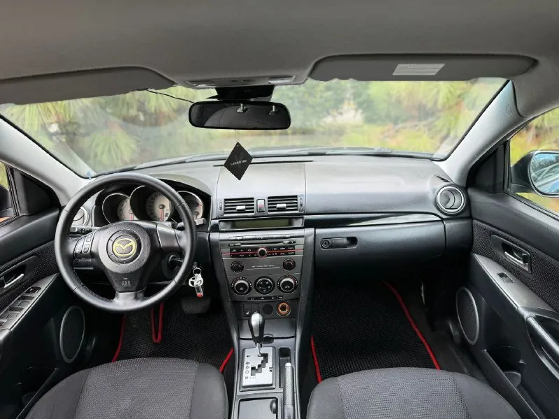 Mazda 3 (рестайлинг) год выпуска 2008 мотор 1.6 самый надежный в линейке, бензин мотор работает ровно не троит не дымит масло от замены до замены. автоматическая коробка передач работает идеально, не пинает не буксует. пробег 187тысяч, подтверждений автотекой. кузов в хорошем состоянии из крашеных деталей задние арки, пороги и крышка багажника, дно в отличном состоянии, пороги покрыты антигравием, из недавних проделанных работ поменяно масло, антифриз, стойки стабилизаторов, новые рулевые тяги, новый акб, установлений хороший свет ксенон, новая резина куплена 3 месяца назад, кузов после полировки. по комплектации климат контроль подогрев сидений датчики света и дождя. четыре стеклоподъёмника с доводчиками. сигнализация центральный замок, автозапуск. автомобиль очень хороший и никогда не подводил, причина продажи покупка другого автомобиля автомобиль можно посмотреть в г. донецке, переоформление без проблем, могу присутствовать в мрео цена 620.000 тысяч торг +79494976240 - фотография - 8