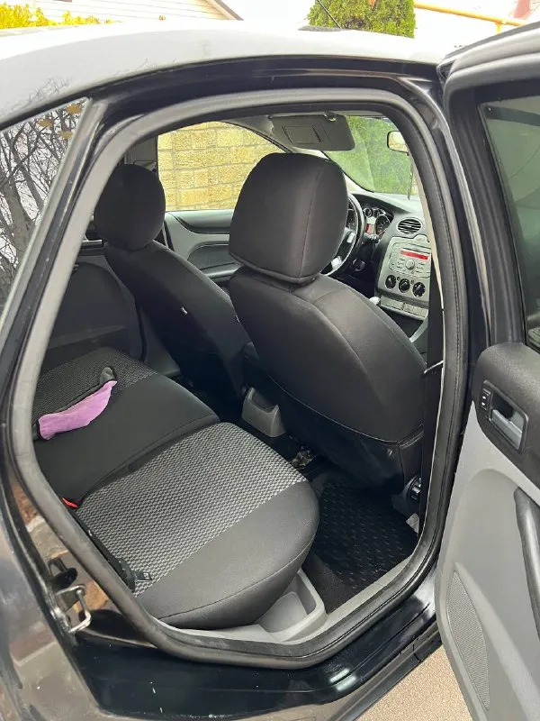 Продам ford focus 2 рестайлинг год: 2009 двигатель 1.8 125лс работает отлично, расход масла отсутствует, кап ремонт делался 35т назад! ходовая часть без нареканий, кузов в очень достойном состоянии, без гнили и рыжиков днище и пороги отличные, безопасность на месте в серьезных дтп не был! комплектация с кондиционером, 4 стеклоподьемника с автодоводчиками, эл. зеркала, эл. рег фар, центральный замок, свежая летняя резина, зимние колеса в комплекте с машиной! документы чистые без штрафов и запретов. торг есть цена: 565000 📍мариуполь 📞+79496463727 - фотография - 10