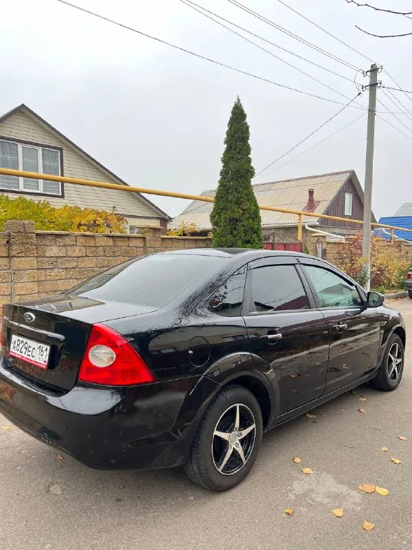 Продам ford focus 2 рестайлинг год: 2009 двигатель 1.8 125лс работает отлично, расход масла отсутствует, кап ремонт делался 35т назад! ходовая часть без нареканий, кузов в очень достойном состоянии, без гнили и рыжиков днище и пороги отличные, безопасность на месте в серьезных дтп не был! комплектация с кондиционером, 4 стеклоподьемника с автодоводчиками, эл. зеркала, эл. рег фар, центральный замок, свежая летняя резина, зимние колеса в комплекте с машиной! документы чистые без штрафов и запретов. торг есть цена: 565000 📍мариуполь 📞+79496463727 - фотография - 3