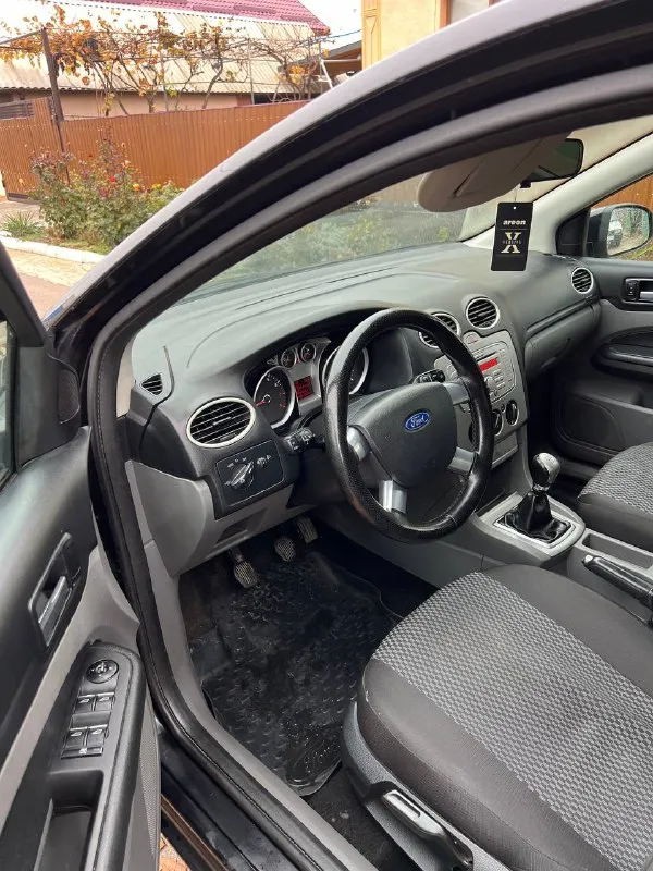 Продам ford focus 2 рестайлинг год: 2009 двигатель 1.8 125лс работает отлично, расход масла отсутствует, кап ремонт делался 35т назад! ходовая часть без нареканий, кузов в очень достойном состоянии, без гнили и рыжиков днище и пороги отличные, безопасность на месте в серьезных дтп не был! комплектация с кондиционером, 4 стеклоподьемника с автодоводчиками, эл. зеркала, эл. рег фар, центральный замок, свежая летняя резина, зимние колеса в комплекте с машиной! документы чистые без штрафов и запретов. торг есть цена: 565000 📍мариуполь 📞+79496463727 - фотография - 7