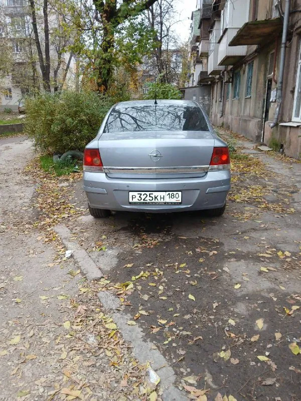 Продам opel астра h рестайлинг комплектация космо 2012 года. пробег: 204.т/км двигатель 1.6 машина в хорошем состоянии, по кузову без корозий и жучков. дно пороги целые. коробка работает идеально без хрустов и вылетов. в комплектация: датчик света, датчик дождя, круизконтроль, партронник, подогрев сидений, подогрев лобового, серворуль, мульти руль. подогрев зеркал и заднего стекла. двигатель работает тихо масло не ест вообще. в целом машина вложений не требует. переоформление без проблем, машина на мне учёт мариуполь. цена:670т. руб тел+79499849262 тел+79497393426 📞 звоните: +7(949)9849262 - фотография - 2