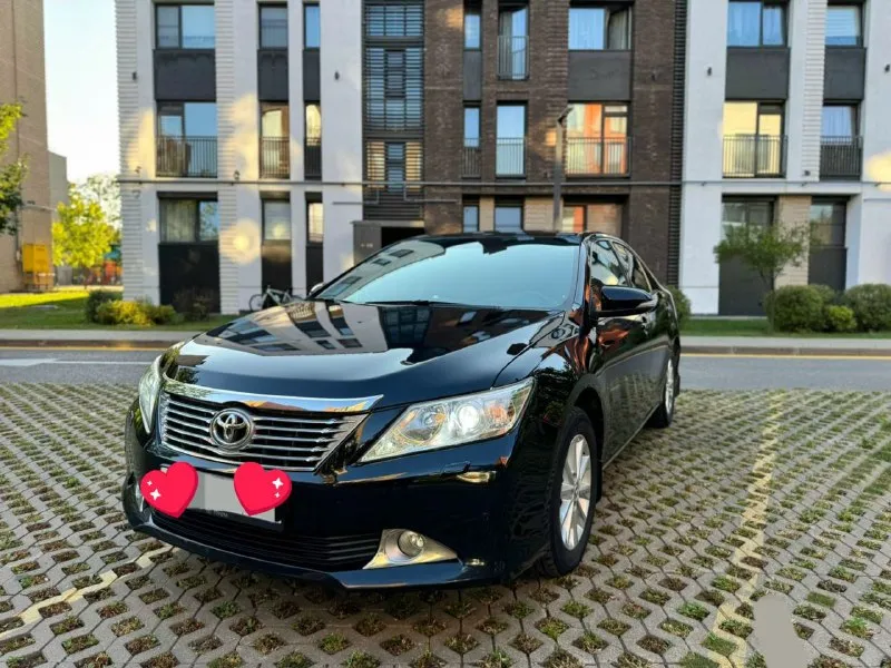 Toyota camry, 2.5 объём, пробег 127.000, реальный, отличная комплектация, кожаный салон, камера, кли... - фотография