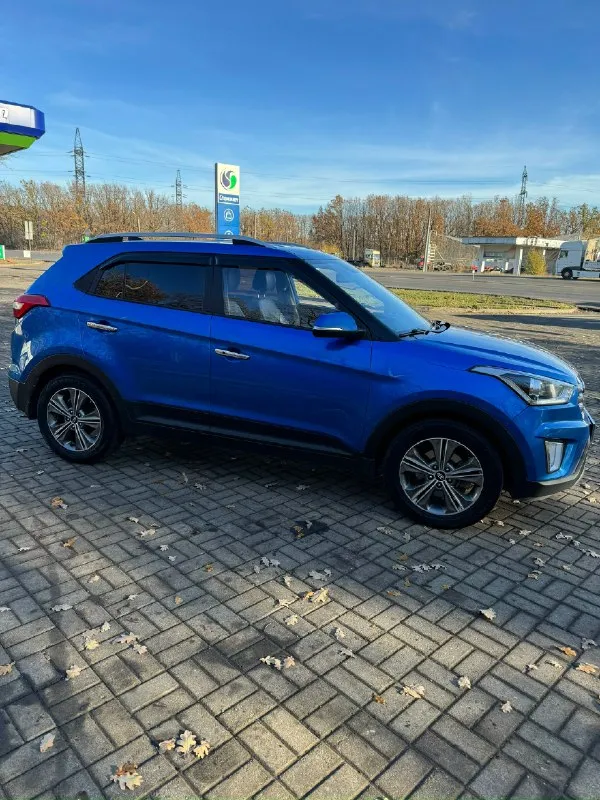 В продаже hyundai creta 2017г. автомобиль без дтп, в родном окрасе, с родным остеклением. пробег 182.000 (родной, подтвержденный) 1 владелец двигатель 2.0 (150 л. с. ) полный привод коробка автомат 2 ключа + сигнализация старлайн с возможностью автозапуска хорошая комплектация: • полный электропакет • мультимедиа bluetooth, громкая связь • кожаный мульти-руль • помощь при спуске • без ключевой доступ • кнопка start stop • камера заднего вида • климат-контроль • кожаный салон • зимний пакет(обогрев лобового и заднего стекла, обогрев зеркал) • подогрев передних и задних сидений • подогрев руля • датчик света, датчик дождя • датчик давления в шинах • адаптивная подсветка поворотов осмотр макеевка, донецк. цена 1.770.000 торг! +79494069493 📞 звоните: +7(949)4069493 - фотография - 1