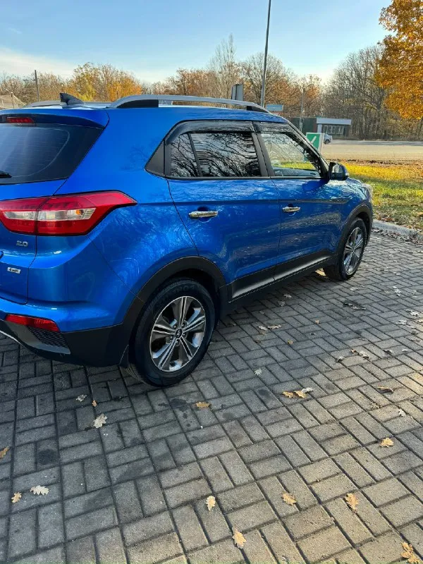 В продаже hyundai creta 2017г. автомобиль без дтп, в родном окрасе, с родным остеклением. пробег 182.000 (родной, подтвержденный) 1 владелец двигатель 2.0 (150 л. с. ) полный привод коробка автомат 2 ключа + сигнализация старлайн с возможностью автозапуска хорошая комплектация: • полный электропакет • мультимедиа bluetooth, громкая связь • кожаный мульти-руль • помощь при спуске • без ключевой доступ • кнопка start stop • камера заднего вида • климат-контроль • кожаный салон • зимний пакет(обогрев лобового и заднего стекла, обогрев зеркал) • подогрев передних и задних сидений • подогрев руля • датчик света, датчик дождя • датчик давления в шинах • адаптивная подсветка поворотов осмотр макеевка, донецк. цена 1.770.000 торг! +79494069493 📞 звоните: +7(949)4069493 - фотография - 2