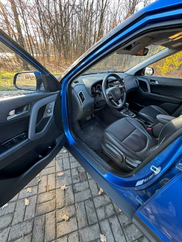 В продаже hyundai creta 2017г. автомобиль без дтп, в родном окрасе, с родным остеклением. пробег 182.000 (родной, подтвержденный) 1 владелец двигатель 2.0 (150 л. с. ) полный привод коробка автомат 2 ключа + сигнализация старлайн с возможностью автозапуска хорошая комплектация: • полный электропакет • мультимедиа bluetooth, громкая связь • кожаный мульти-руль • помощь при спуске • без ключевой доступ • кнопка start stop • камера заднего вида • климат-контроль • кожаный салон • зимний пакет(обогрев лобового и заднего стекла, обогрев зеркал) • подогрев передних и задних сидений • подогрев руля • датчик света, датчик дождя • датчик давления в шинах • адаптивная подсветка поворотов осмотр макеевка, донецк. цена 1.770.000 торг! +79494069493 📞 звоните: +7(949)4069493 - фотография - 6