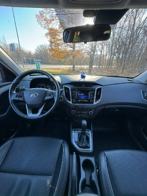 В продаже hyundai creta 2017г. автомобиль без дтп, в родном окрасе, с родным остеклением. пробег 182.000 (родной, подтвержденный) 1 владелец двигатель 2.0 (150 л. с. ) полный привод коробка автомат 2 ключа + сигнализация старлайн с возможностью автозапуска хорошая комплектация: • полный электропакет • мультимедиа bluetooth, громкая связь • кожаный мульти-руль • помощь при спуске • без ключевой доступ • кнопка start stop • камера заднего вида • климат-контроль • кожаный салон • зимний пакет(обогрев лобового и заднего стекла, обогрев зеркал) • подогрев передних и задних сидений • подогрев руля • датчик света, датчик дождя • датчик давления в шинах • адаптивная подсветка поворотов осмотр макеевка, донецк. цена 1.770.000 торг! +79494069493 📞 звоните: +7(949)4069493 - фотография - 7