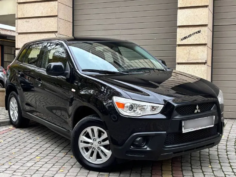 Продам mitsubishi asx рестайлинг год выпуска:2013 объём двигателя:1.6.v16 кпп механическая родной пробег:128.000 км один собственник автомобиль в родном окрасе! не один болтик не крутился состояние кузова без нюансов рыжиков, корозии, нет автотека✅ комплектация подогрев сидений,4 стеклоподъемника, подогрев руля, кондиционер, подогрев стекл, abs esp электро зеркала, aux bluetooth и много чего прочего для комфортного вождения авто обслуживался всегда по регламенту так же сейчас готов к зимней эксплуатации, в автомобиле недавно сделали полное т. о, так же новая зимняя резина + комплект летней с дисками автомобиль гаражного хранения, запасное колесо не разу не эксплуатировалось авто без нюансов и вложений! продажа от собственника любой вид оформления цена 1.020.000р г. донецк номер телефона +7949-510-46-92 - фотография - 2