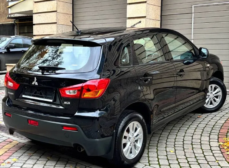 Продам mitsubishi asx рестайлинг год выпуска:2013 объём двигателя:1.6.v16 кпп механическая родной пробег:128.000 км один собственник автомобиль в родном окрасе! не один болтик не крутился состояние кузова без нюансов рыжиков, корозии, нет автотека✅ комплектация подогрев сидений,4 стеклоподъемника, подогрев руля, кондиционер, подогрев стекл, abs esp электро зеркала, aux bluetooth и много чего прочего для комфортного вождения авто обслуживался всегда по регламенту так же сейчас готов к зимней эксплуатации, в автомобиле недавно сделали полное т. о, так же новая зимняя резина + комплект летней с дисками автомобиль гаражного хранения, запасное колесо не разу не эксплуатировалось авто без нюансов и вложений! продажа от собственника любой вид оформления цена 1.020.000р г. донецк номер телефона +7949-510-46-92 - фотография - 3