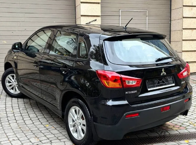 Продам mitsubishi asx рестайлинг год выпуска:2013 объём двигателя:1.6.v16 кпп механическая родной пробег:128.000 км один собственник автомобиль в родном окрасе! не один болтик не крутился состояние кузова без нюансов рыжиков, корозии, нет автотека✅ комплектация подогрев сидений,4 стеклоподъемника, подогрев руля, кондиционер, подогрев стекл, abs esp электро зеркала, aux bluetooth и много чего прочего для комфортного вождения авто обслуживался всегда по регламенту так же сейчас готов к зимней эксплуатации, в автомобиле недавно сделали полное т. о, так же новая зимняя резина + комплект летней с дисками автомобиль гаражного хранения, запасное колесо не разу не эксплуатировалось авто без нюансов и вложений! продажа от собственника любой вид оформления цена 1.020.000р г. донецк номер телефона +7949-510-46-92 - фотография - 4