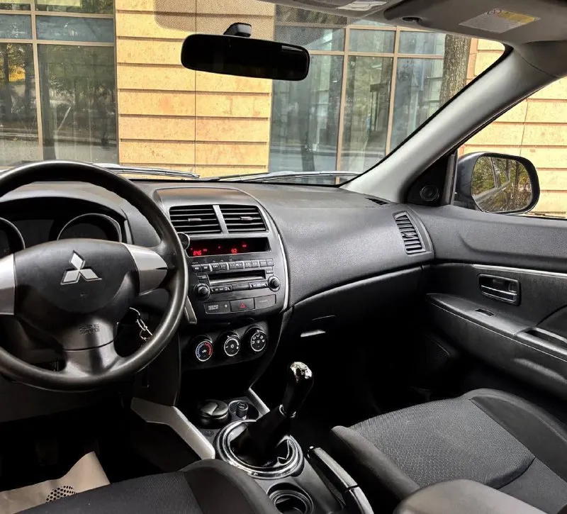 Продам mitsubishi asx рестайлинг год выпуска:2013 объём двигателя:1.6.v16 кпп механическая родной пробег:128.000 км один собственник автомобиль в родном окрасе! не один болтик не крутился состояние кузова без нюансов рыжиков, корозии, нет автотека✅ комплектация подогрев сидений,4 стеклоподъемника, подогрев руля, кондиционер, подогрев стекл, abs esp электро зеркала, aux bluetooth и много чего прочего для комфортного вождения авто обслуживался всегда по регламенту так же сейчас готов к зимней эксплуатации, в автомобиле недавно сделали полное т. о, так же новая зимняя резина + комплект летней с дисками автомобиль гаражного хранения, запасное колесо не разу не эксплуатировалось авто без нюансов и вложений! продажа от собственника любой вид оформления цена 1.020.000р г. донецк номер телефона +7949-510-46-92 - фотография - 5
